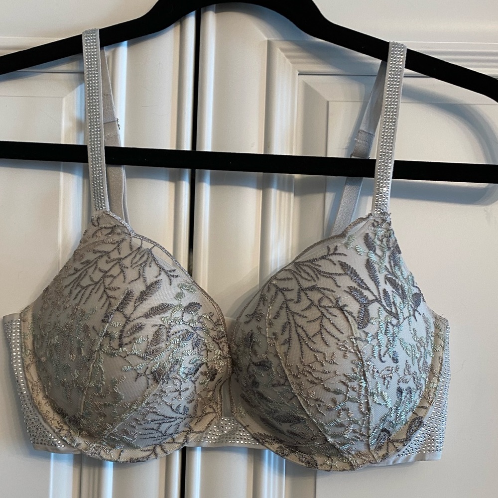 Gently Used Victoria’s Secret Dream Angels Push Up Bra Size 34D
